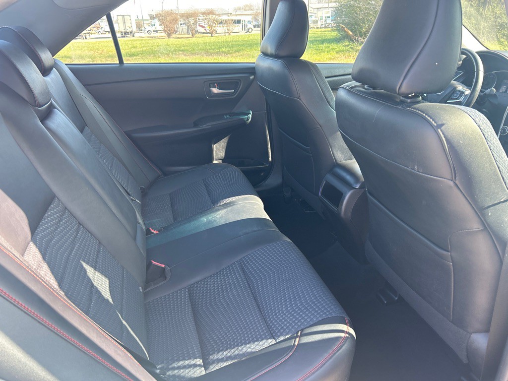 2015 Toyota Camry Image 18