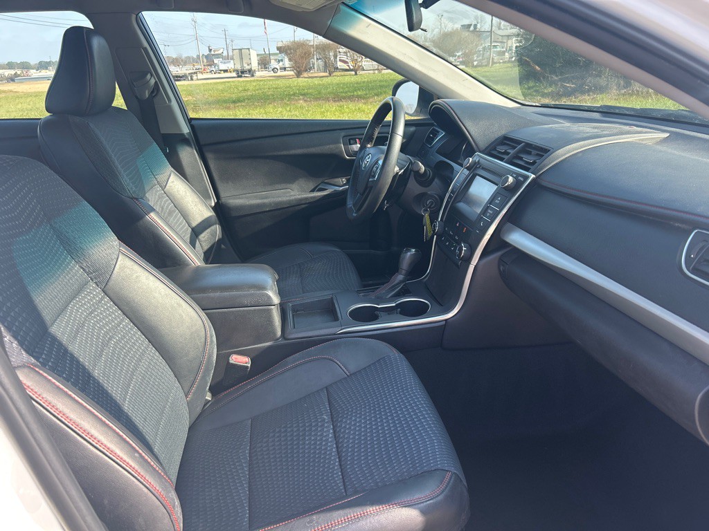 2015 Toyota Camry Image 19