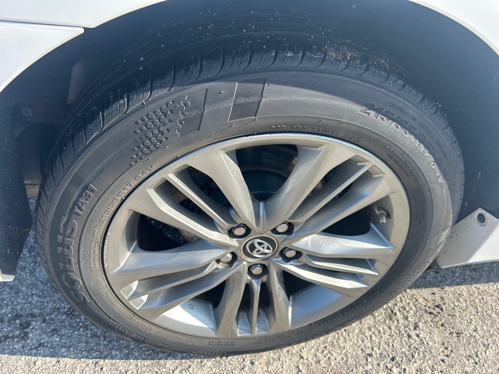 2015 Toyota Camry Image 21