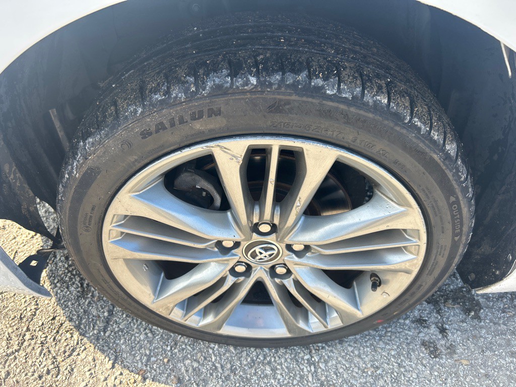 2015 Toyota Camry Image 23