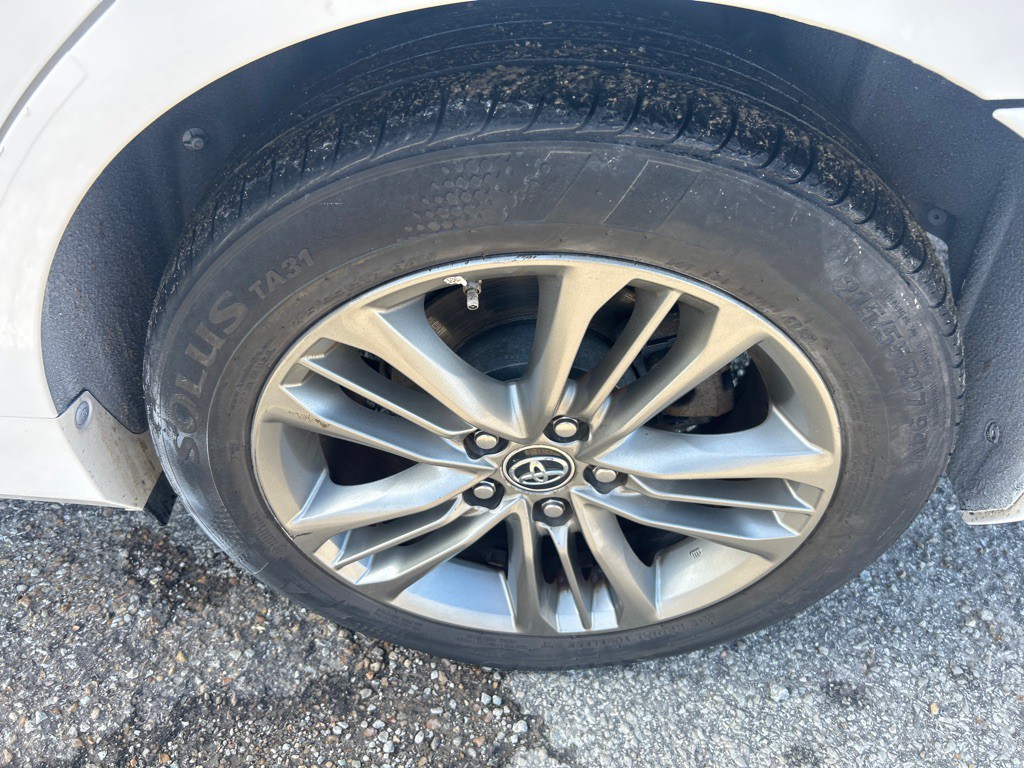 2015 Toyota Camry Image 24