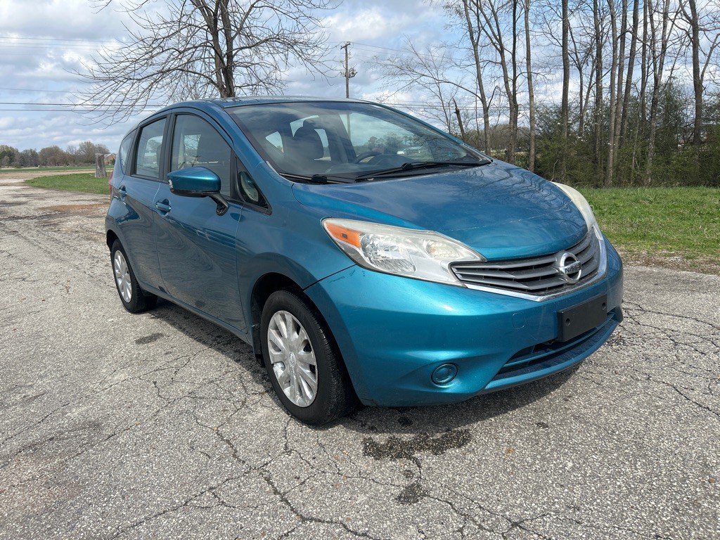 2016 Nissan Versa Image 1
