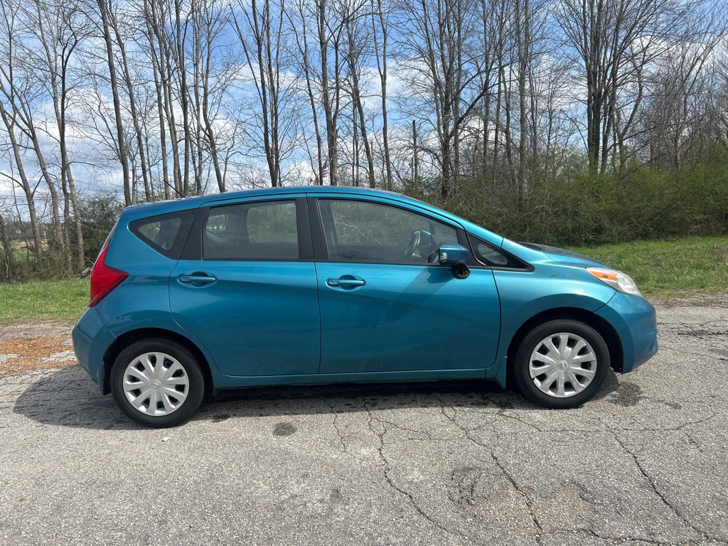 2016 Nissan Versa Image 6