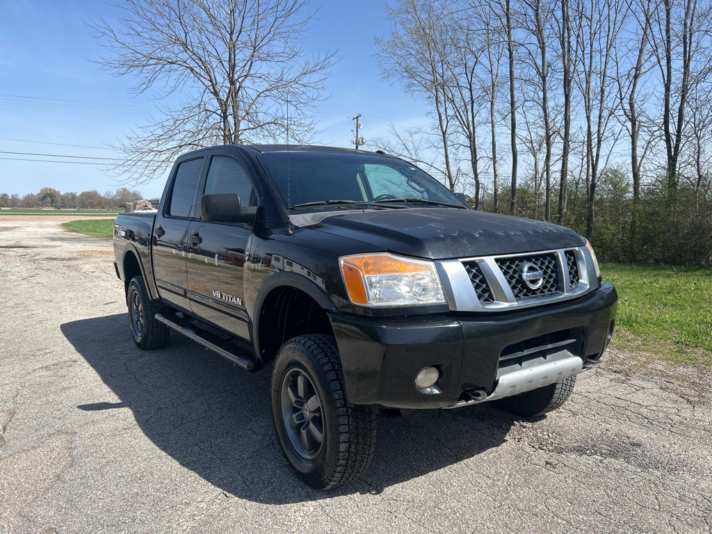 2015 Nissan Titan Image 1