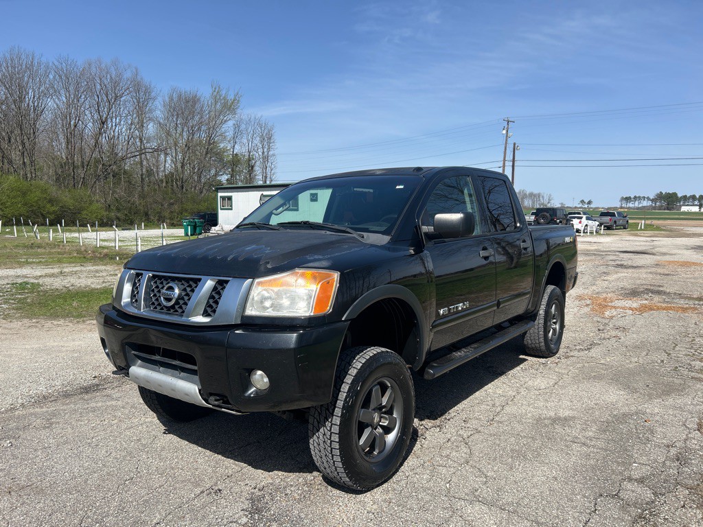 2015 Nissan Titan Image 3