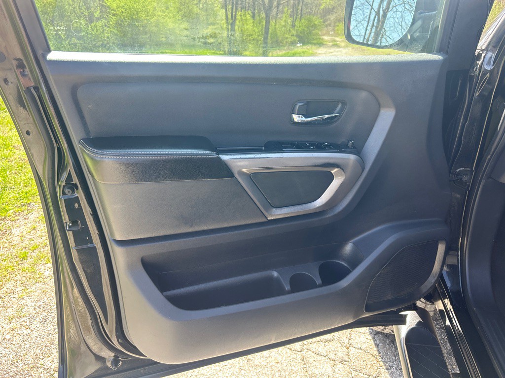2015 Nissan Titan Image 7