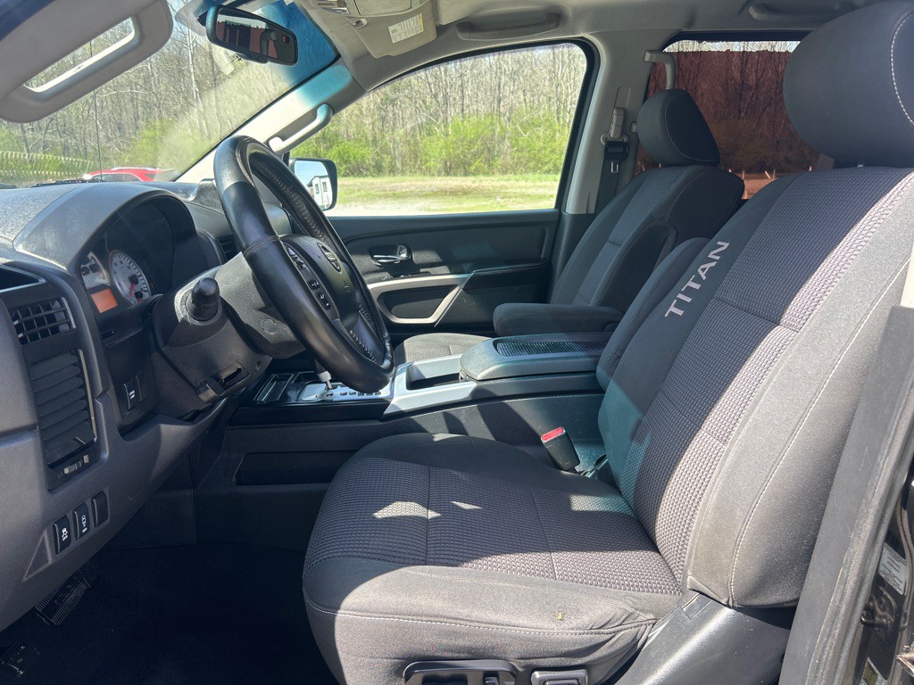 2015 Nissan Titan Image 8