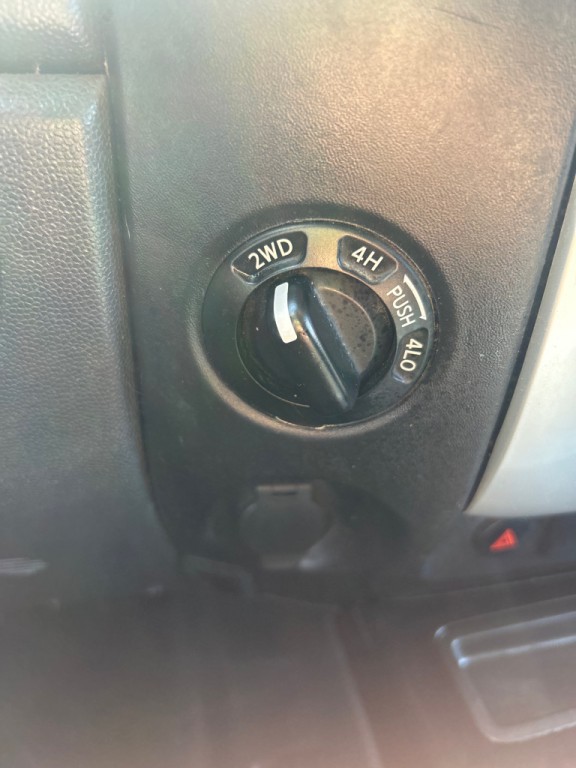 2015 Nissan Titan Image 12