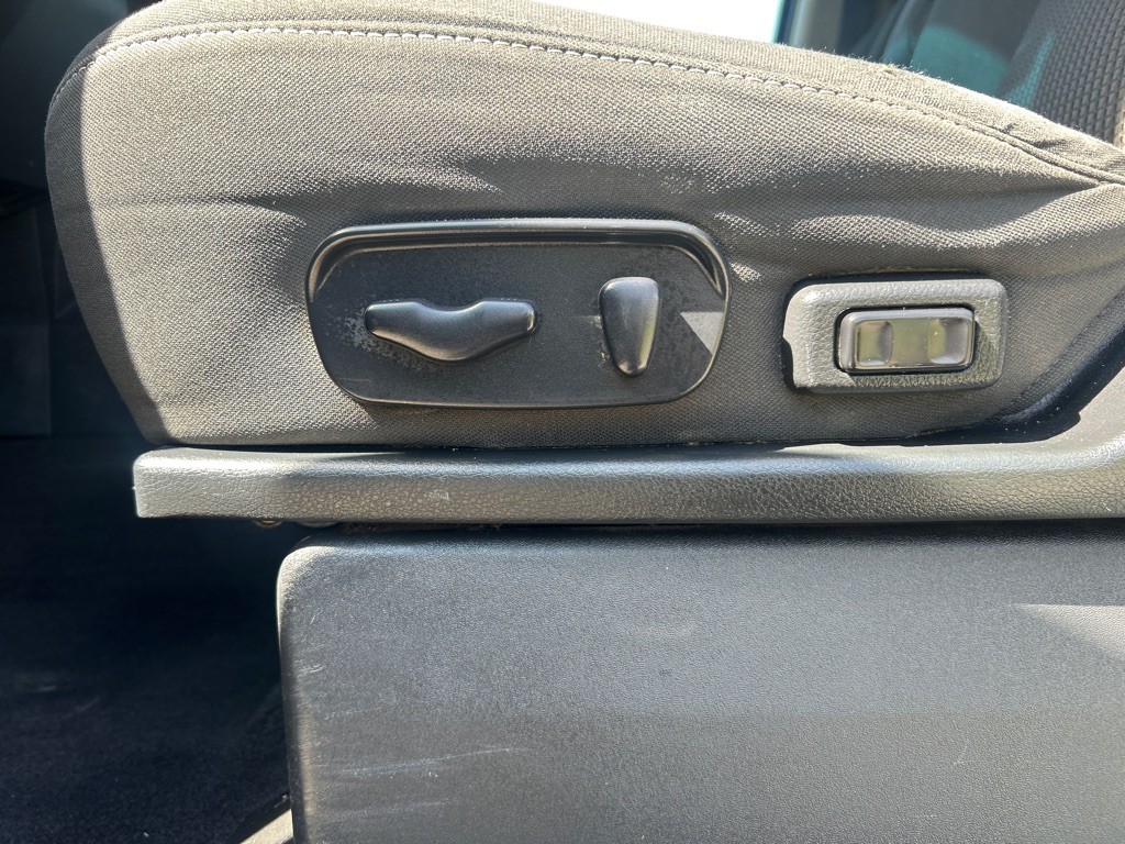 2015 Nissan Titan Image 16