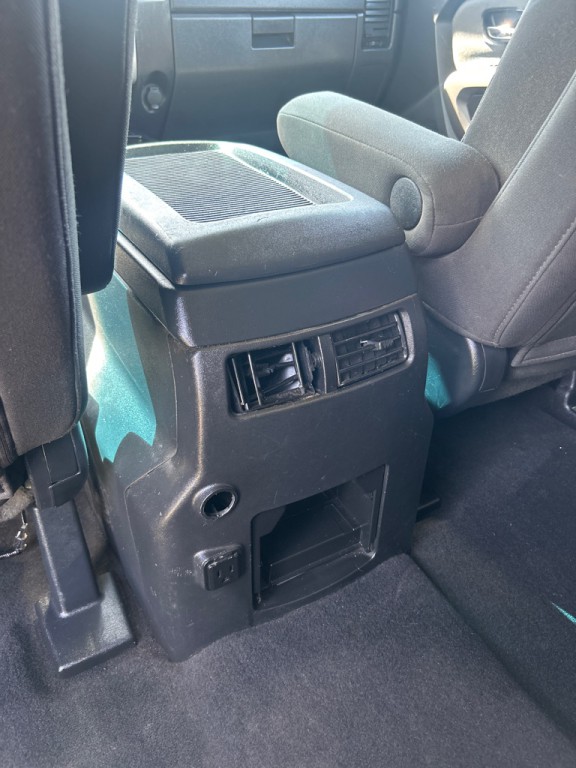 2015 Nissan Titan Image 18