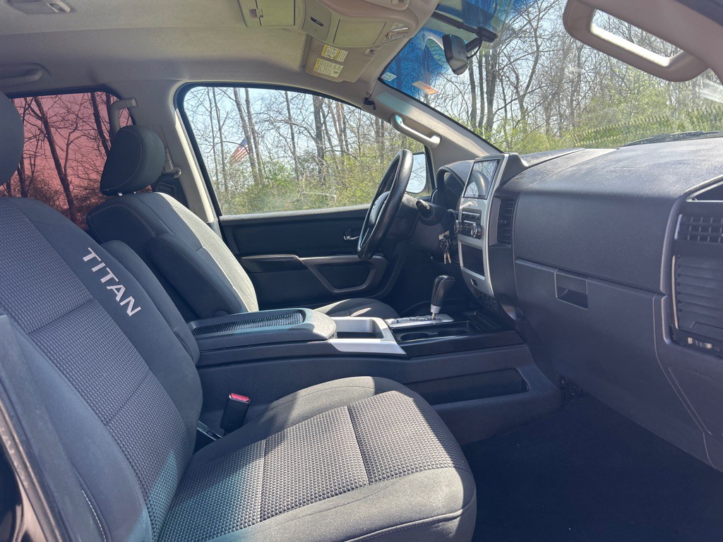 2015 Nissan Titan Image 20