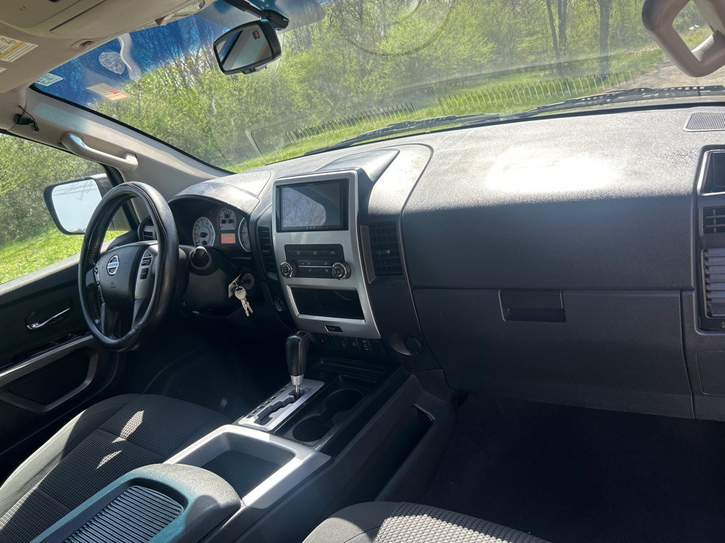 2015 Nissan Titan Image 21