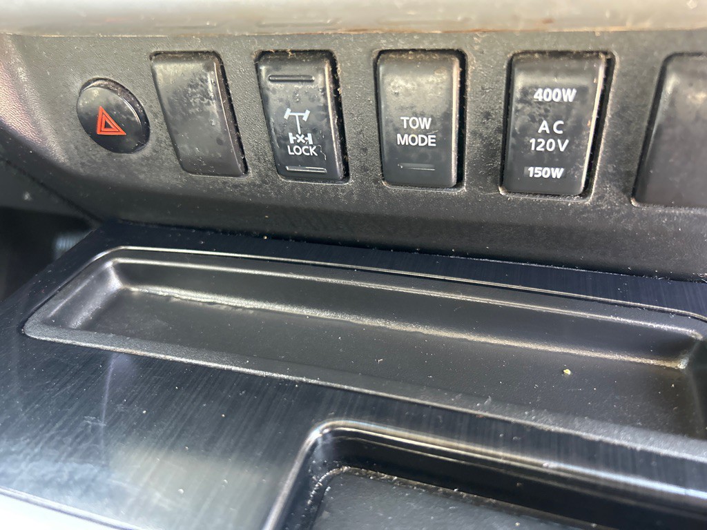 2015 Nissan Titan Image 22