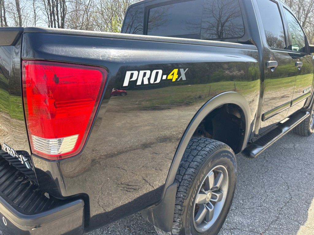 2015 Nissan Titan Image 26