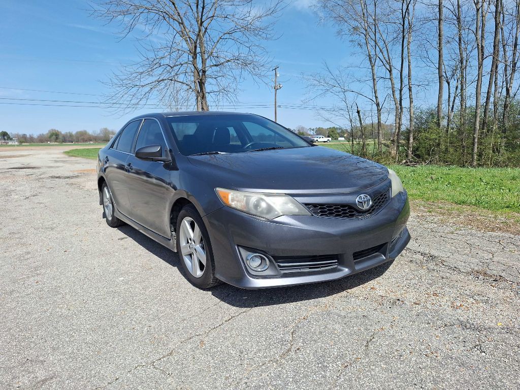 2014 Toyota Camry Image 1