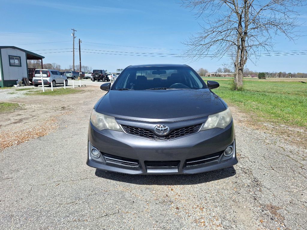 2014 Toyota Camry Image 2