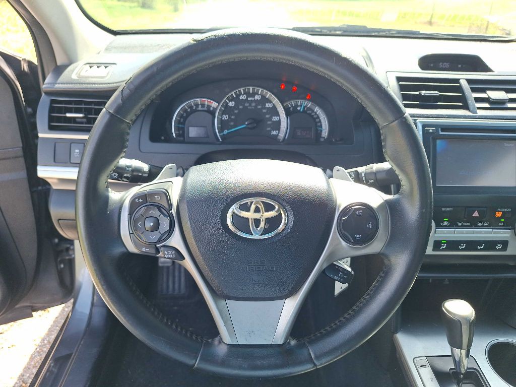 2014 Toyota Camry Image 9