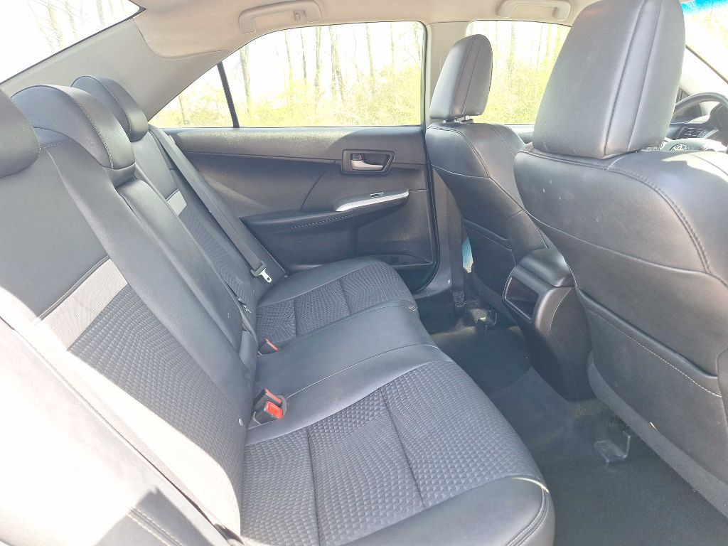 2014 Toyota Camry Image 17