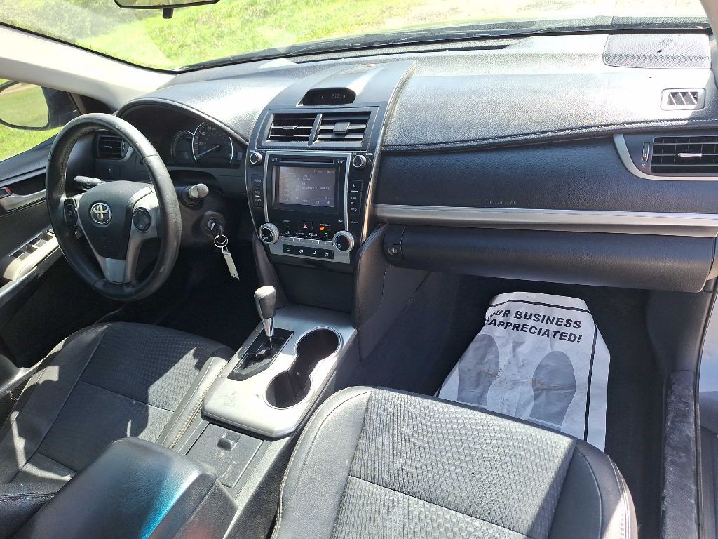 2014 Toyota Camry Image 19