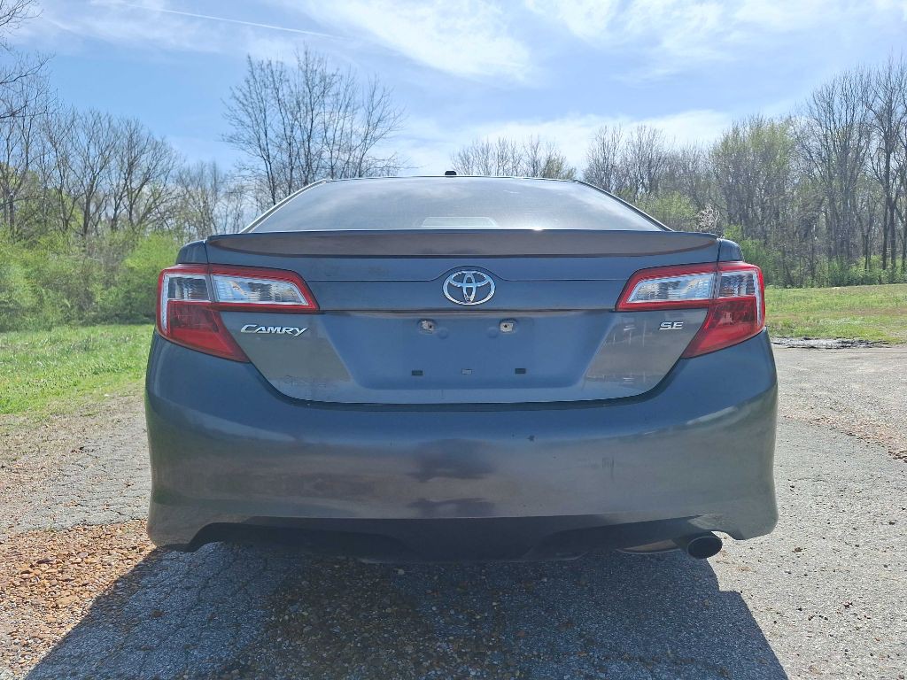 2014 Toyota Camry Image 24