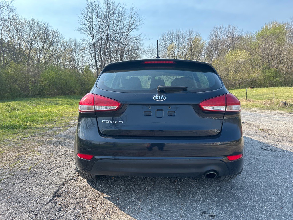 2017 Kia Forte Image 4