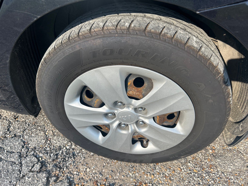 2017 Kia Forte Image 23