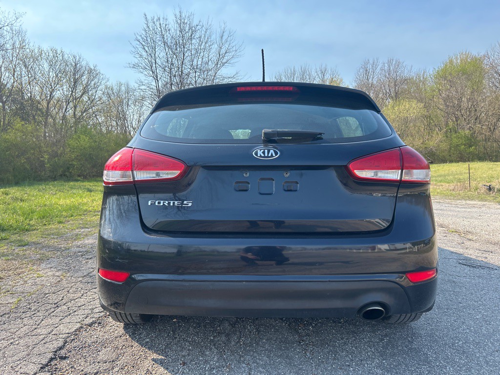 2017 Kia Forte Image 24