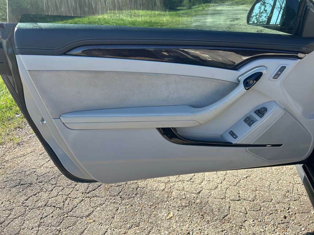 2011 Cadillac CTS Image 8