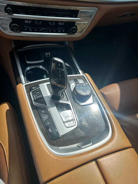 2016 BMW 7 Series Image 13