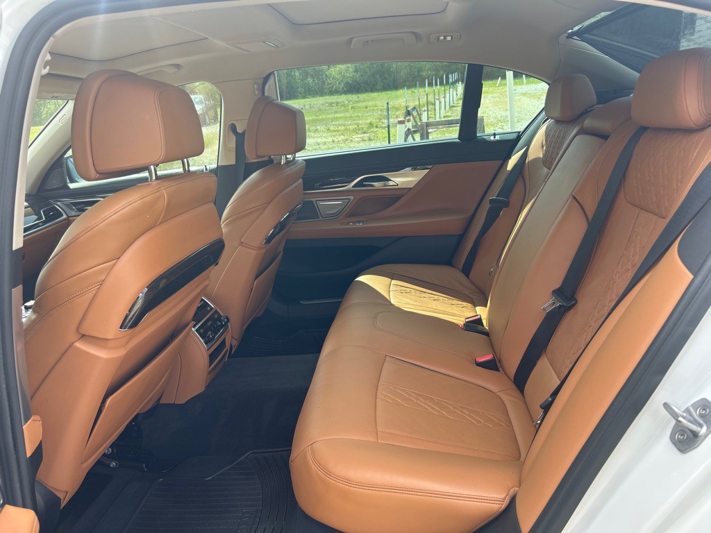 2016 BMW 7 Series Image 17
