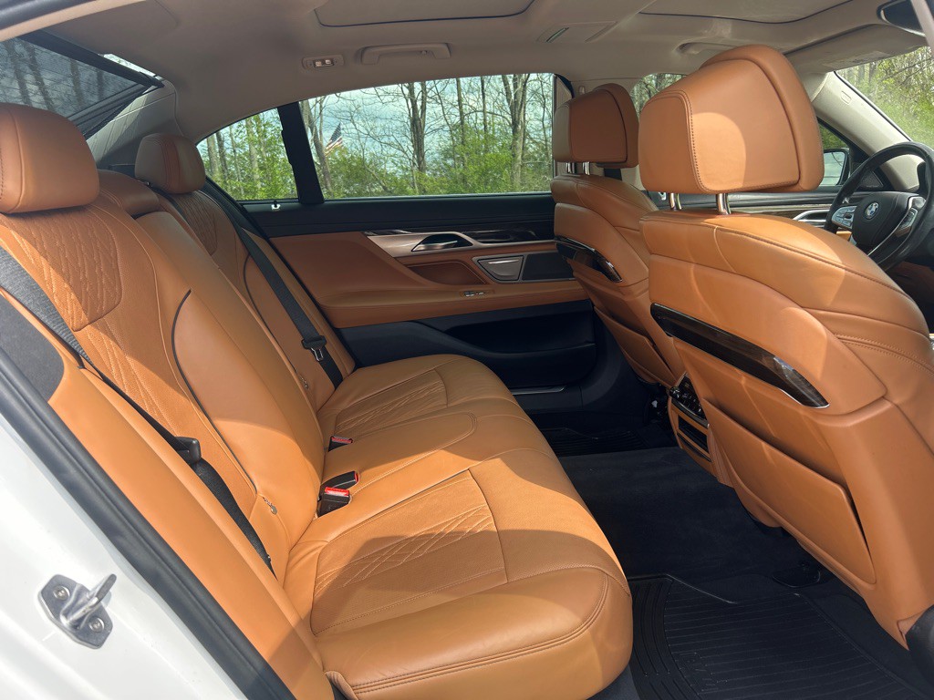 2016 BMW 7 Series Image 20