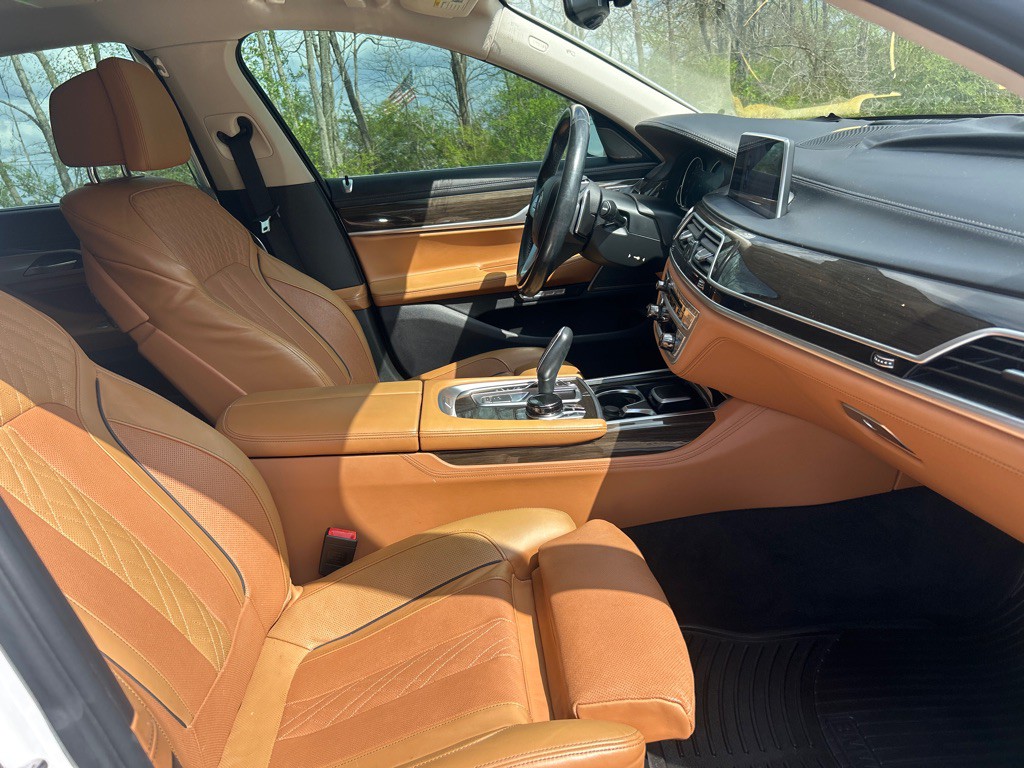 2016 BMW 7 Series Image 21