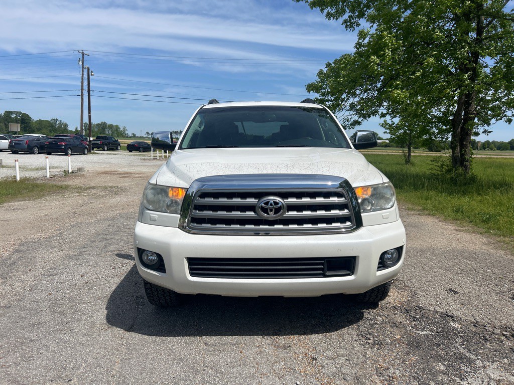 2016 Toyota Sequoia Image 2