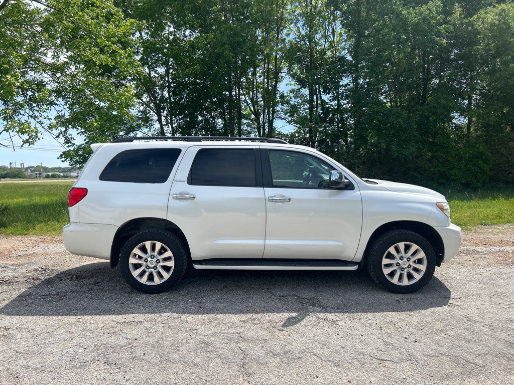 2016 Toyota Sequoia Image 6