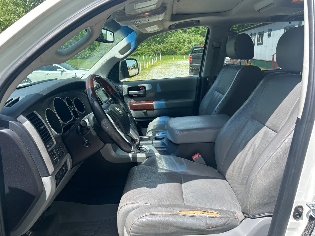 2016 Toyota Sequoia Image 8