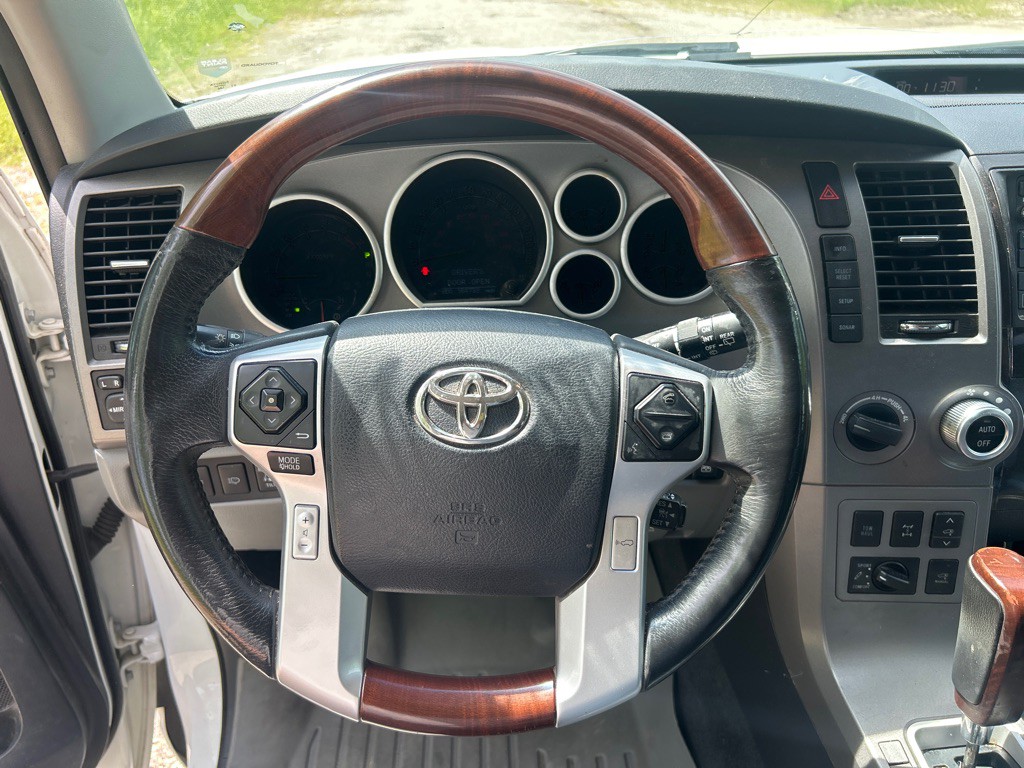 2016 Toyota Sequoia Image 9