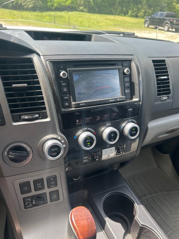 2016 Toyota Sequoia Image 12