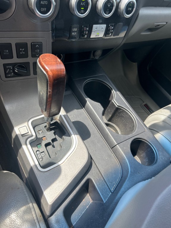 2016 Toyota Sequoia Image 14
