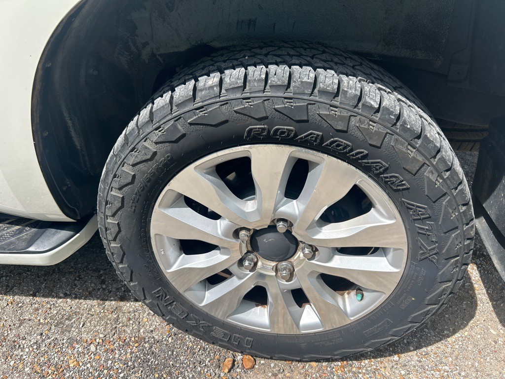 2016 Toyota Sequoia Image 19