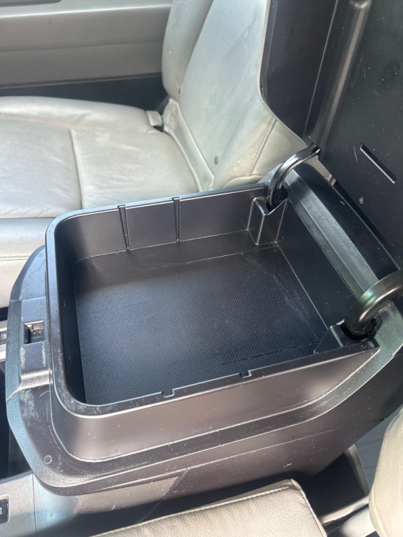 2016 Toyota Sequoia Image 31