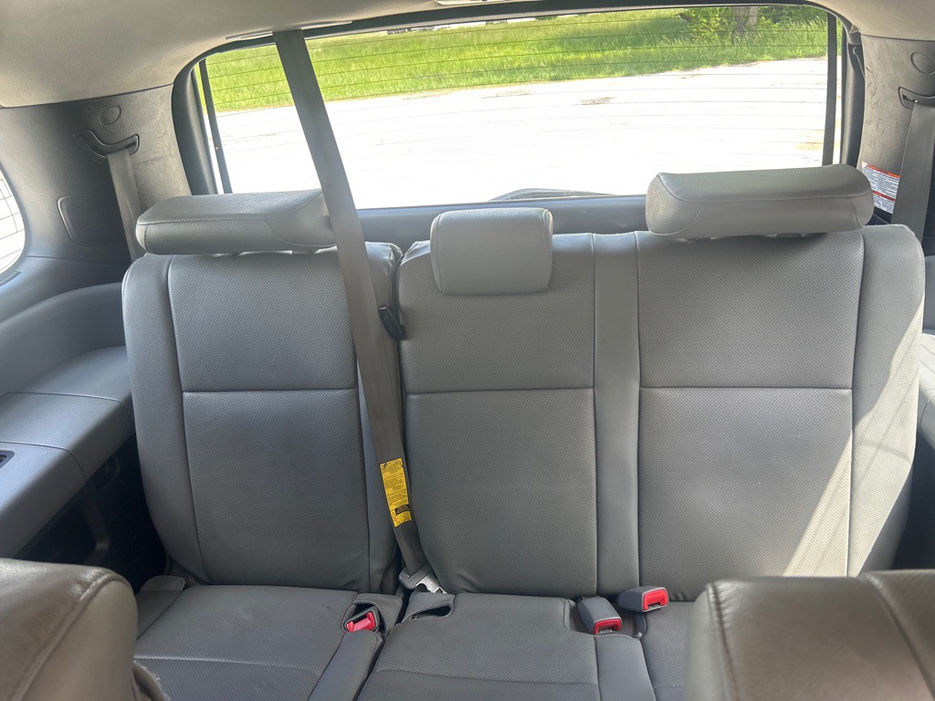 2016 Toyota Sequoia Image 33
