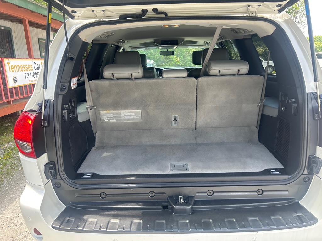 2016 Toyota Sequoia Image 34