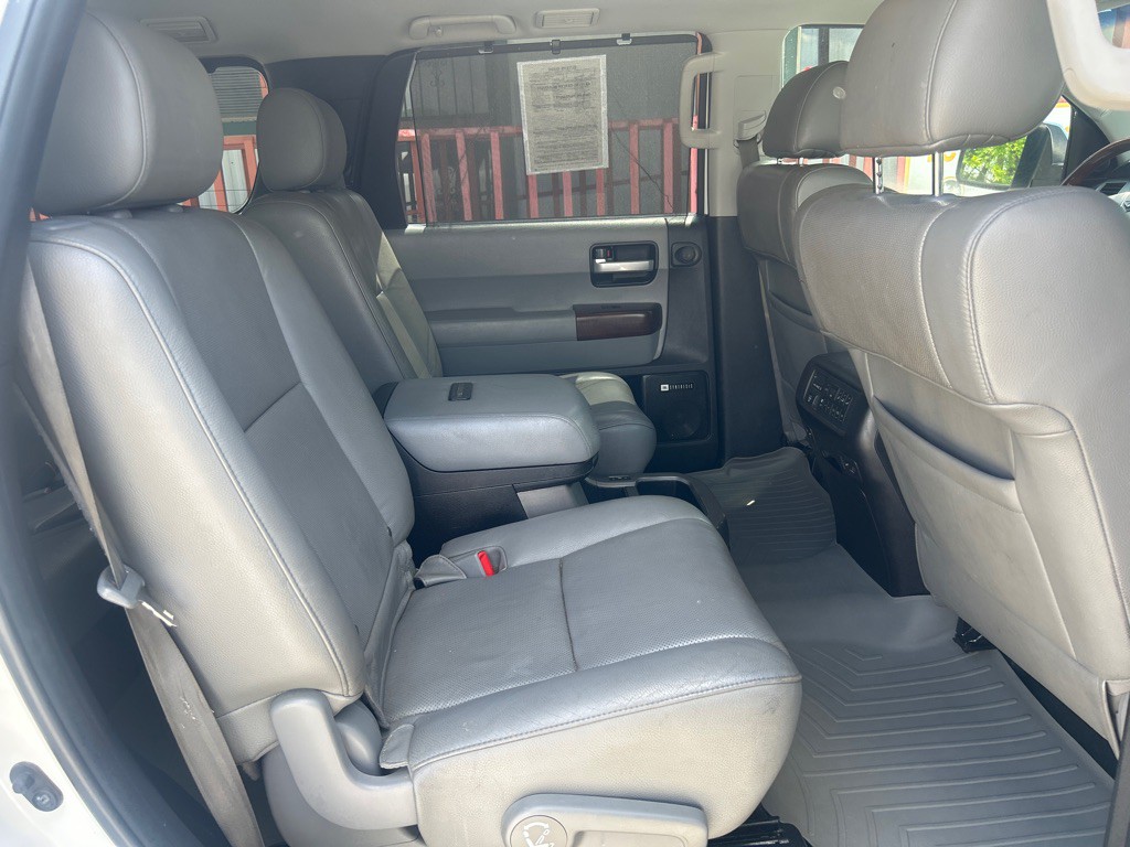 2016 Toyota Sequoia Image 35