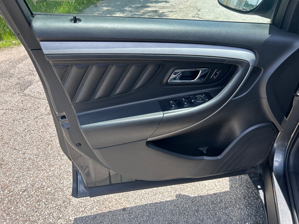 2016 Ford Taurus Image 7