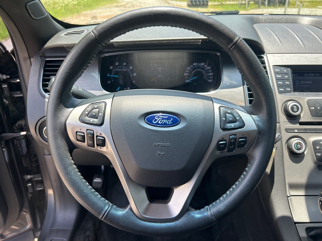 2016 Ford Taurus Image 9