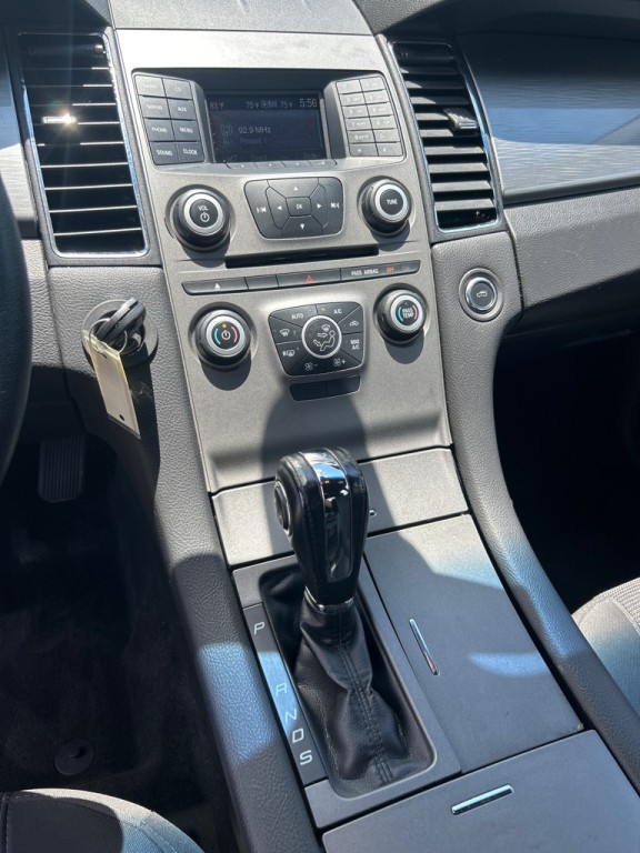 2016 Ford Taurus Image 11