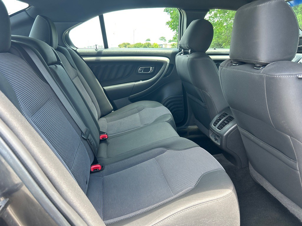 2016 Ford Taurus Image 16