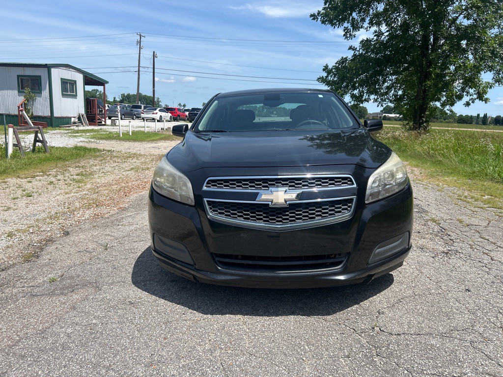 2013 Chevrolet Malibu Image 2