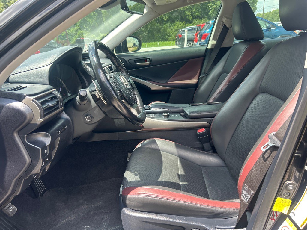 2017 Lexus IS Image 8