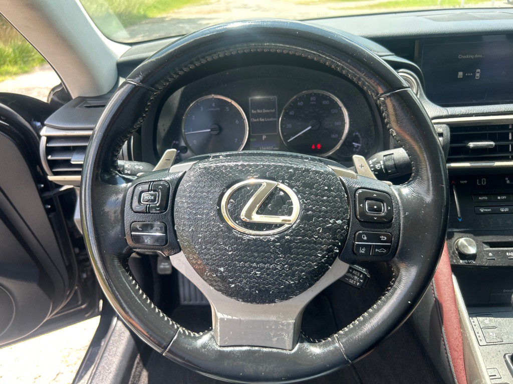 2017 Lexus IS Image 9